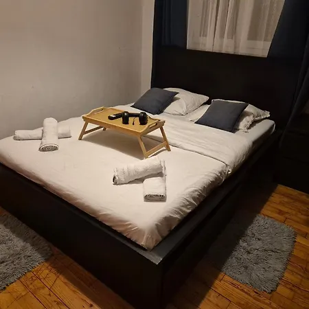 Maison De Avec Terrasse Et Tv Dans Les 4